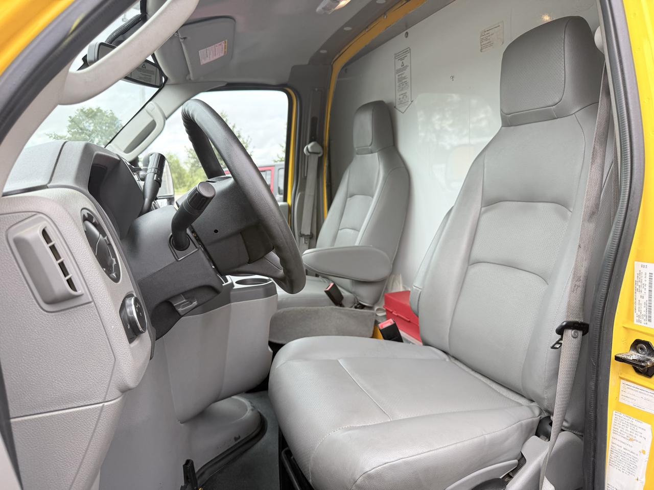 Ford E-Series Cutaway E-350 SRW 138" WB 2022