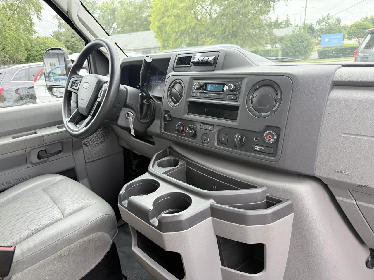 Ford E-Series Cutaway E-350 SRW 138" WB 2022