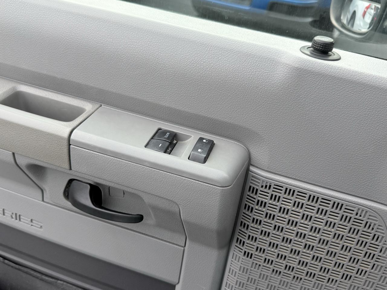 Ford Econoline Cargo Van E-350 Super Duty Recreational 2011
