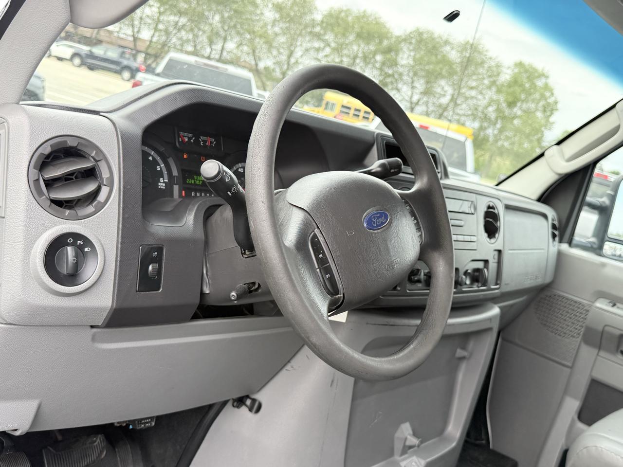 Ford Econoline Cargo Van E-350 Super Duty Recreational 2011