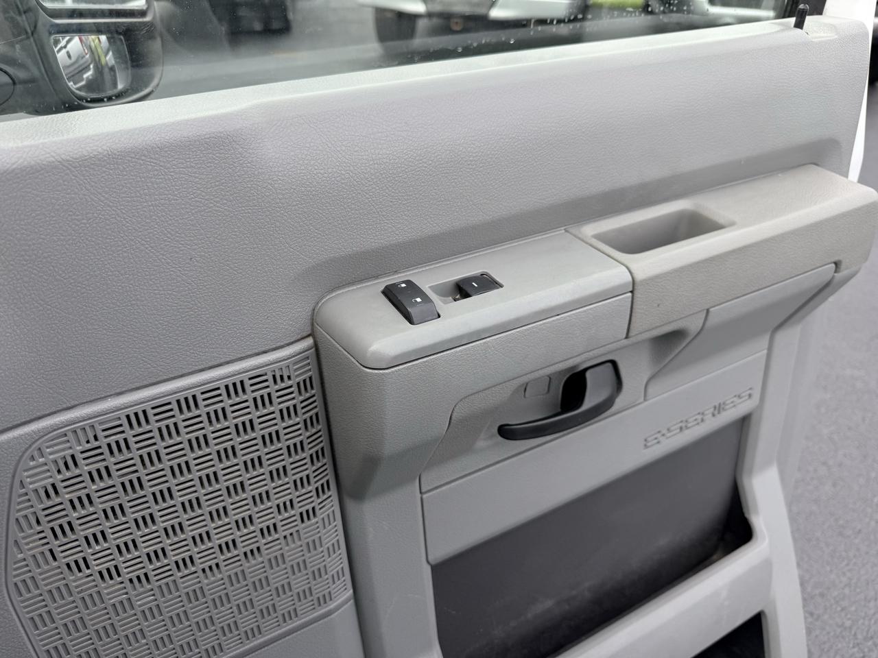 Ford Econoline Cargo Van E-350 Super Duty Recreational 2011