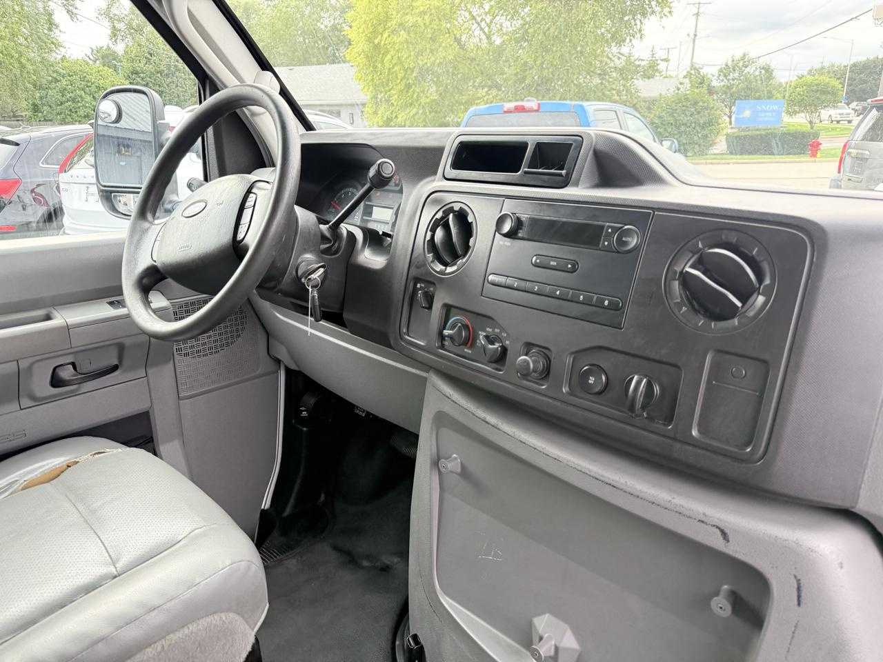 Ford Econoline Cargo Van E-350 Super Duty Recreational 2011