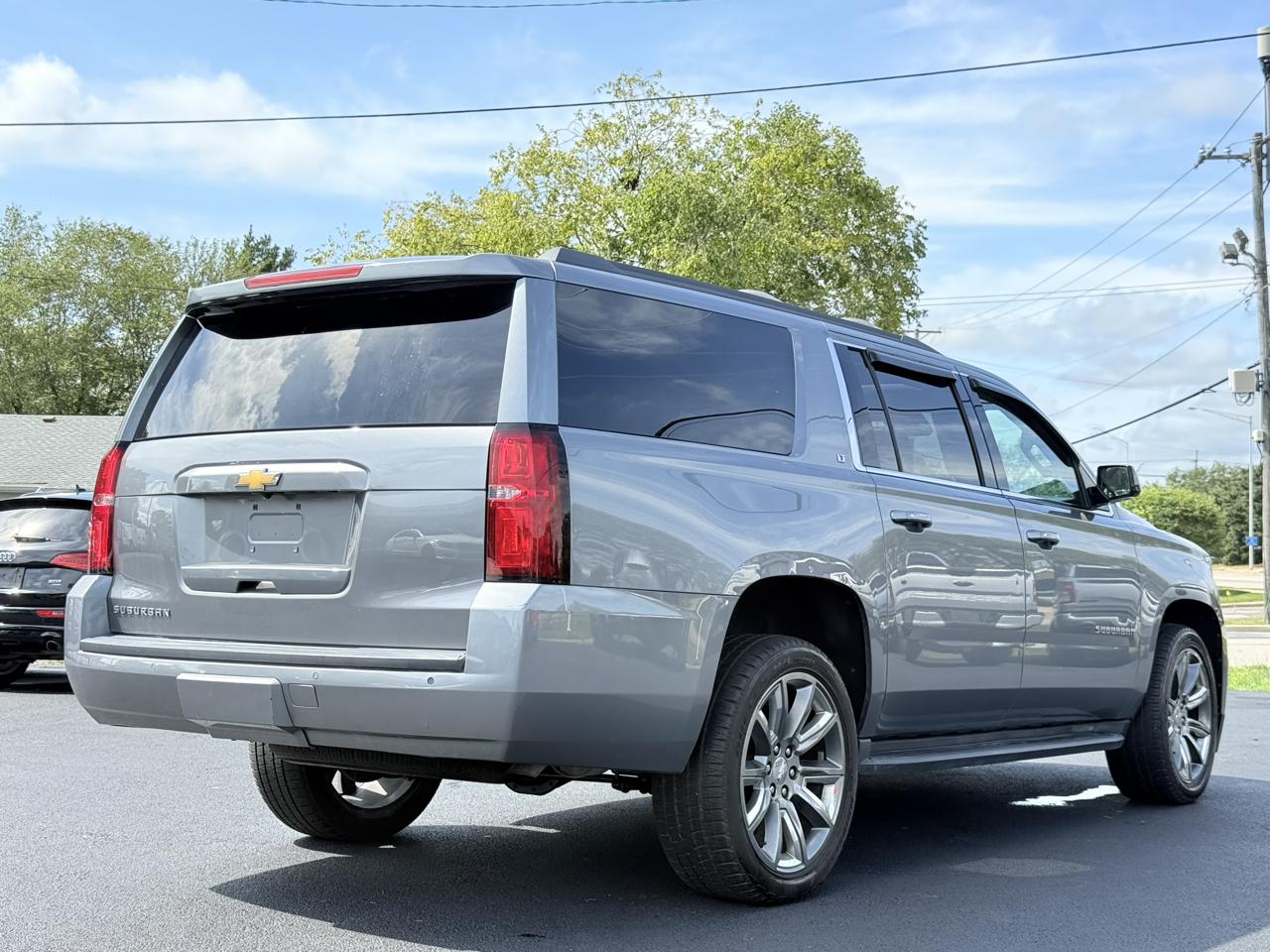 Chevrolet Suburban 4WD 4dr LT 2020