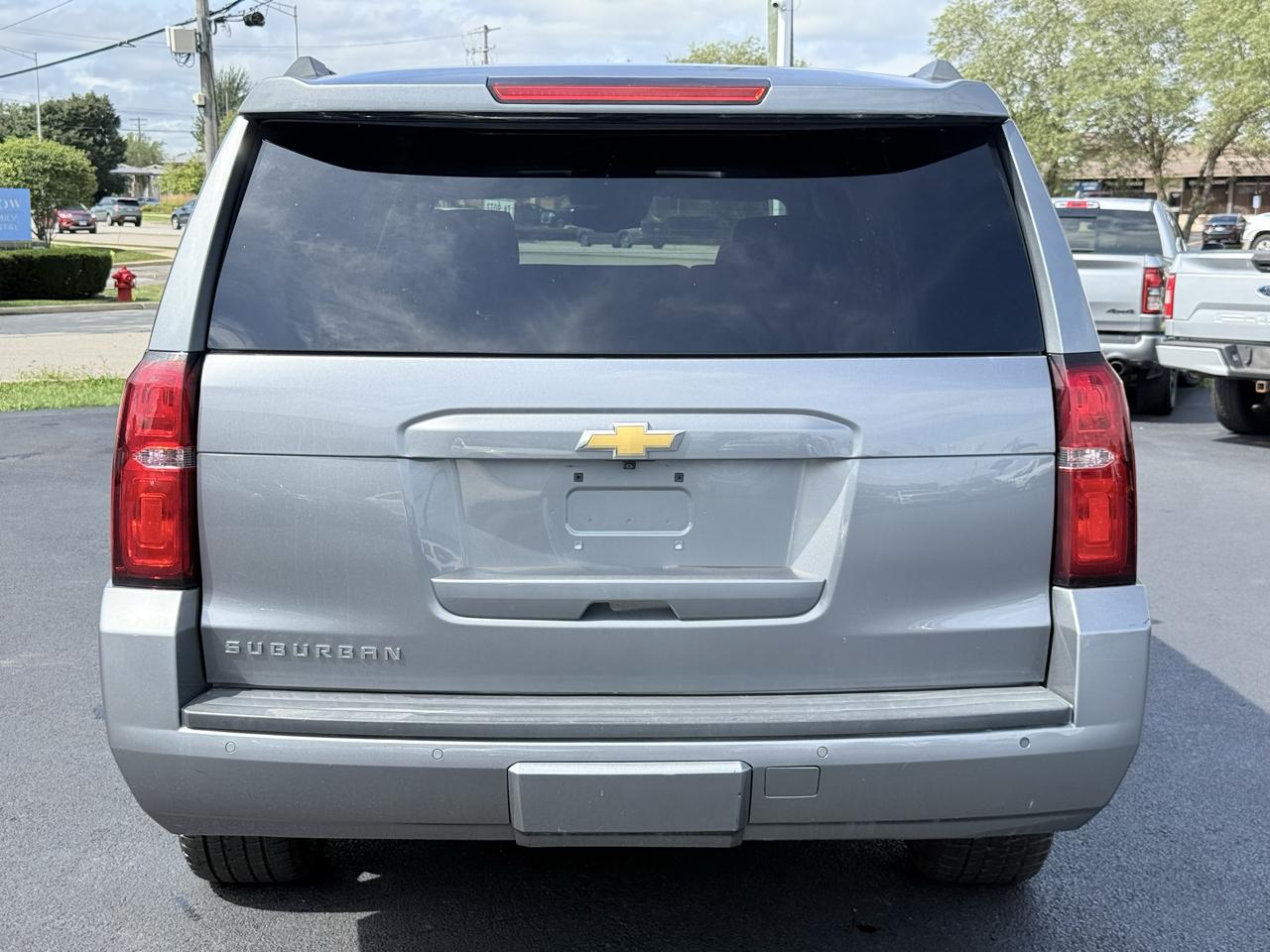 Chevrolet Suburban 4WD 4dr LT 2020
