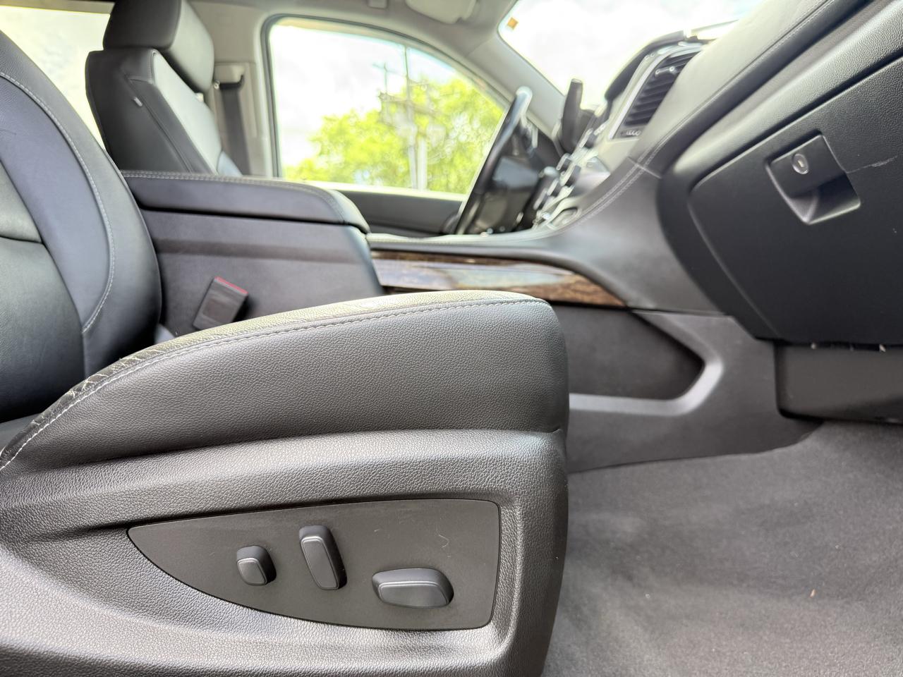 Chevrolet Suburban 4WD 4dr LT 2020