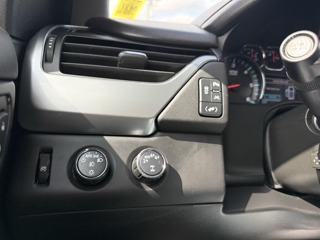 Chevrolet Suburban 4WD 4dr LT 2020