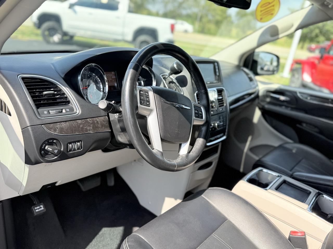 Chrysler Town & Country 4dr Wgn Touring 2016