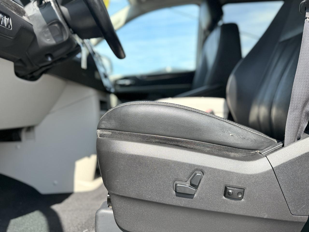 Chrysler Town & Country 4dr Wgn Touring 2016