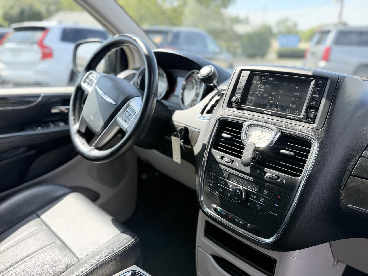 Chrysler Town & Country 4dr Wgn Touring 2016