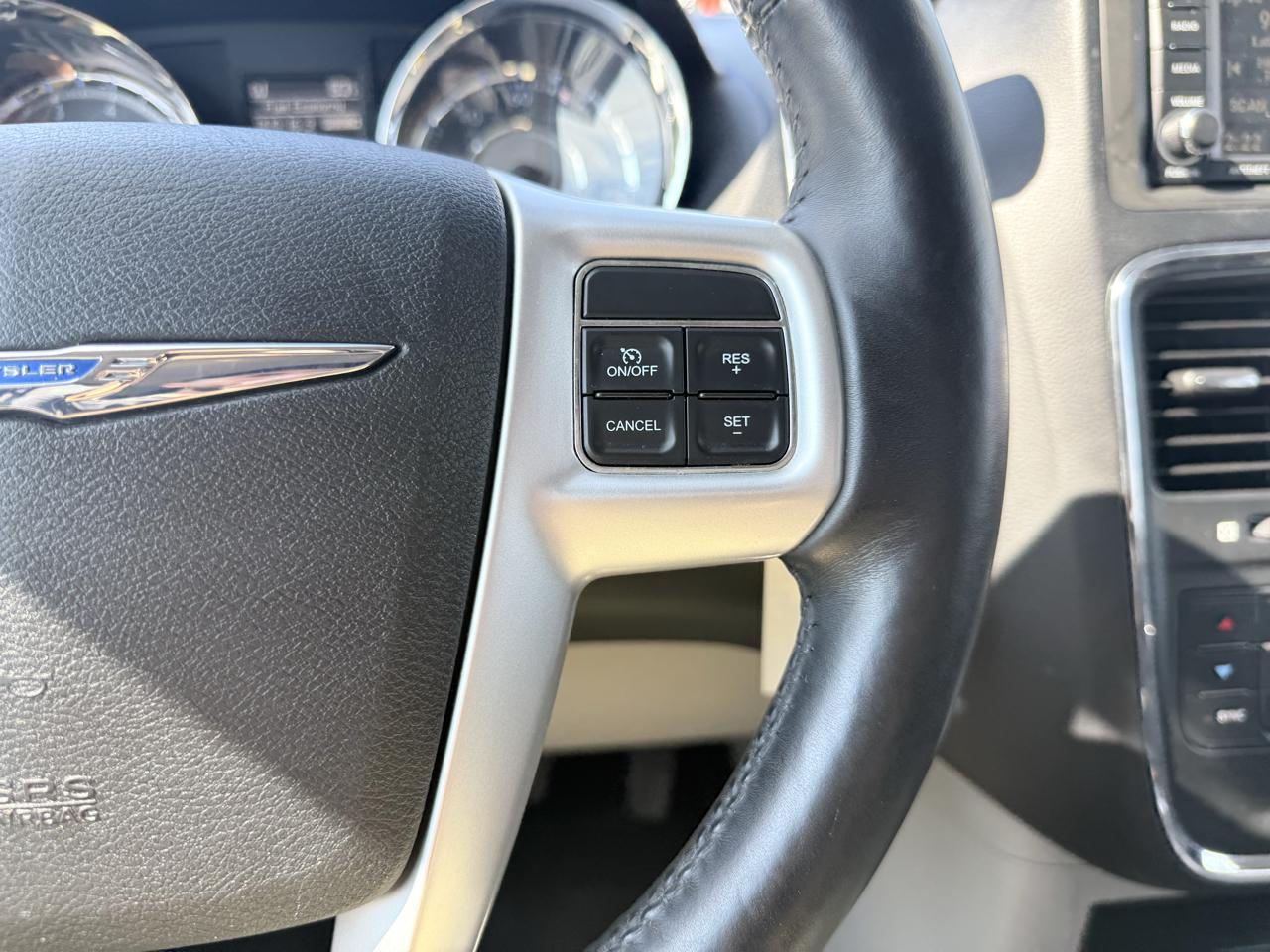 Chrysler Town & Country 4dr Wgn Touring 2016