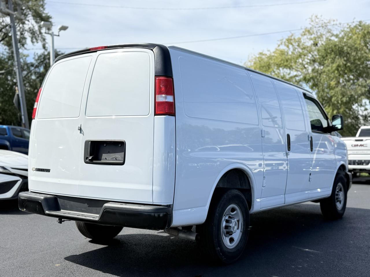 Chevrolet Express Cargo Van RWD 2500 135" 2023