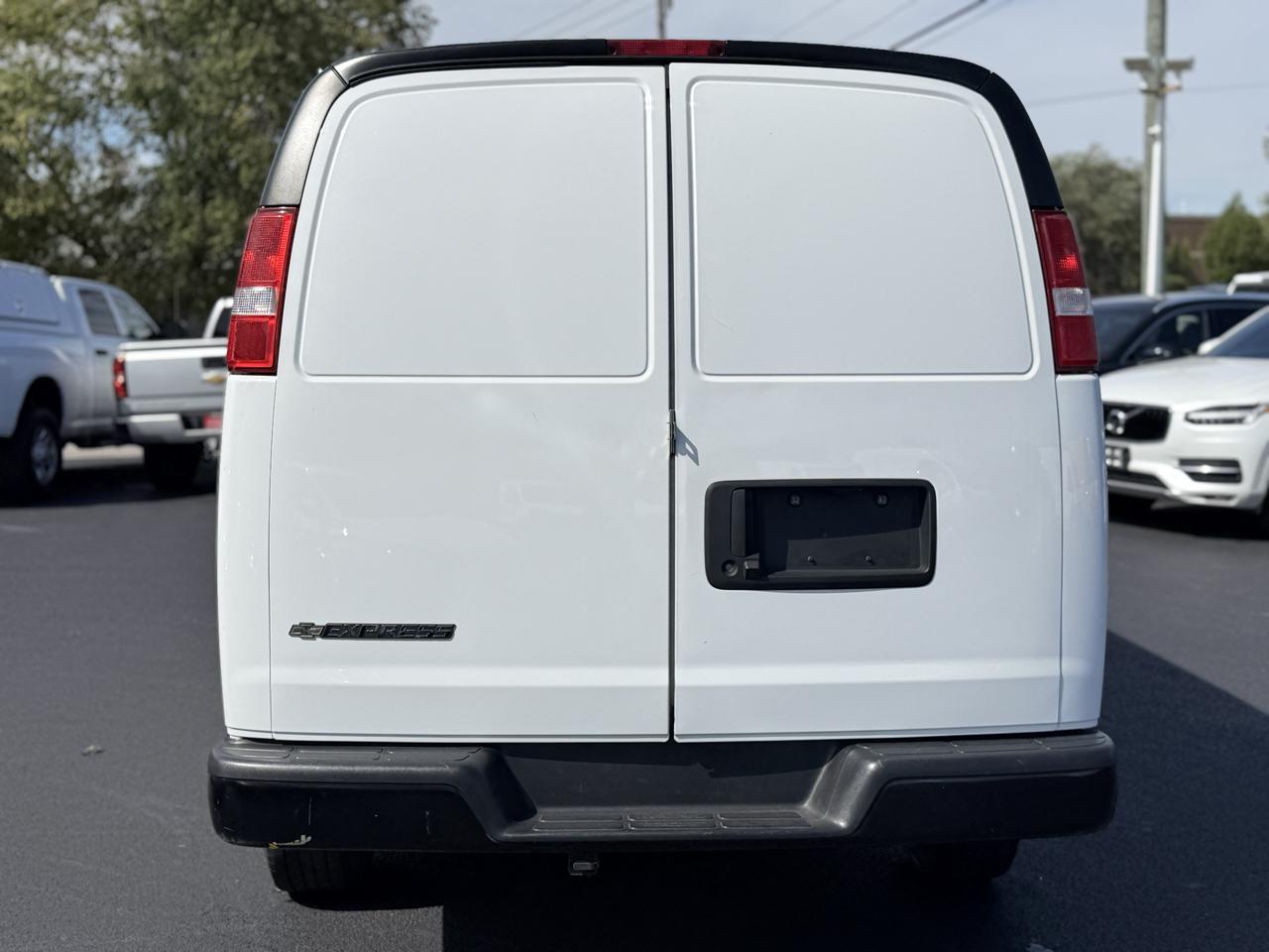 Chevrolet Express Cargo Van RWD 2500 135" 2023