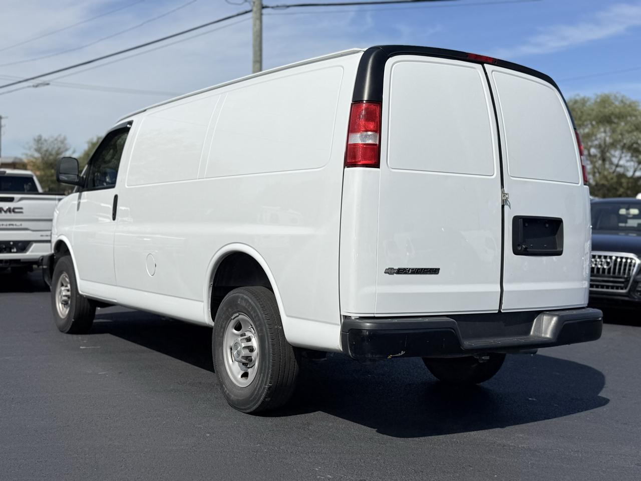 Chevrolet Express Cargo Van RWD 2500 135" 2023