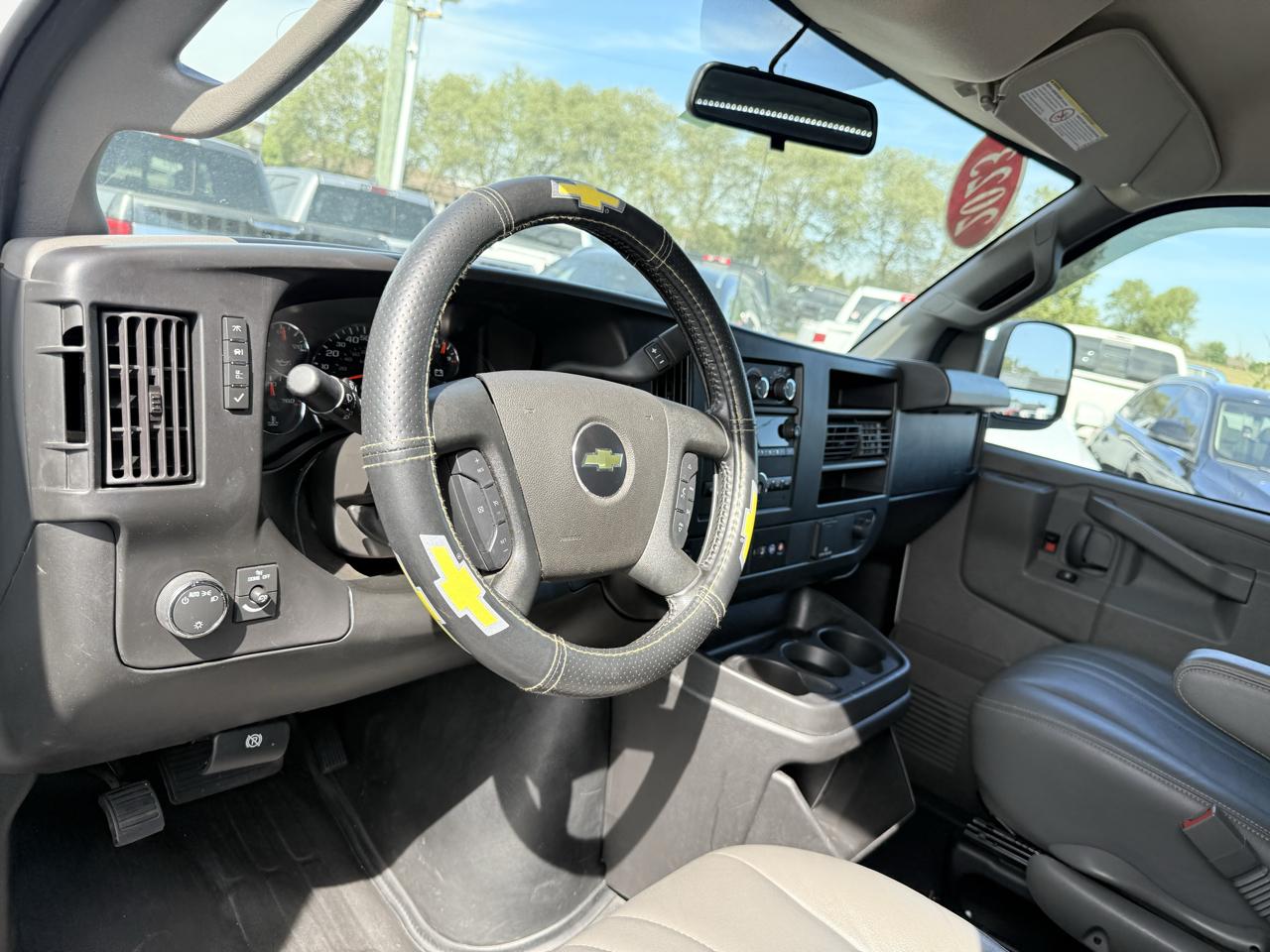 Chevrolet Express Cargo Van RWD 2500 135" 2023