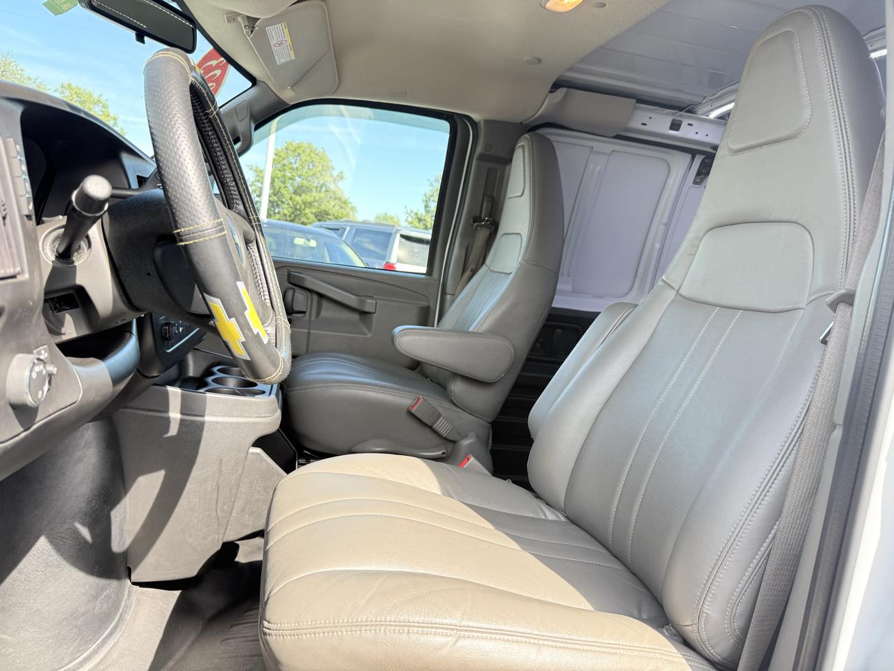 Chevrolet Express Cargo Van RWD 2500 135" 2023