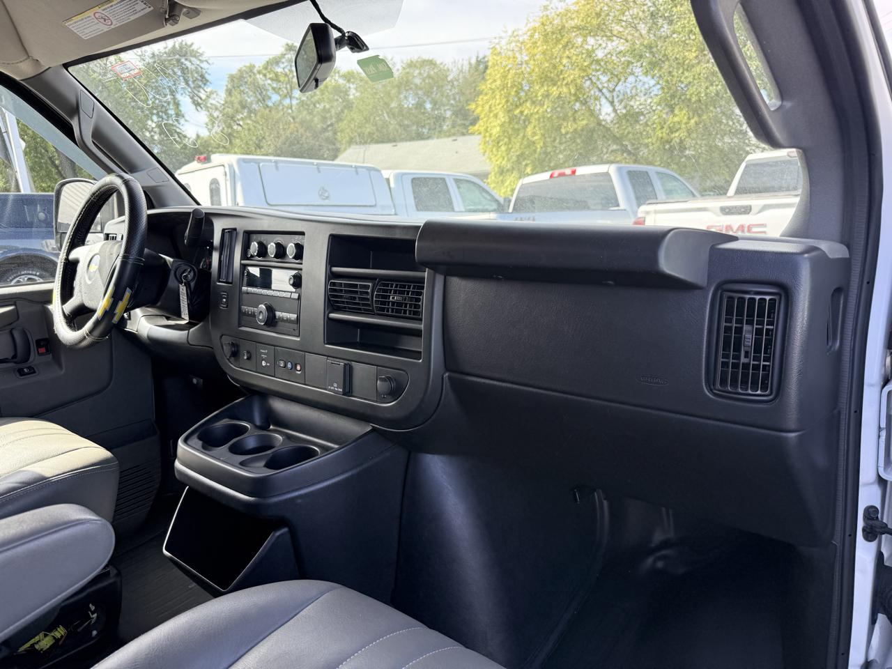Chevrolet Express Cargo Van RWD 2500 135" 2023