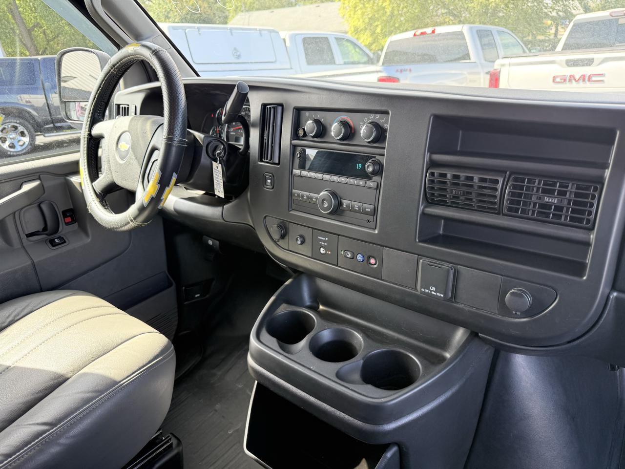 Chevrolet Express Cargo Van RWD 2500 135" 2023