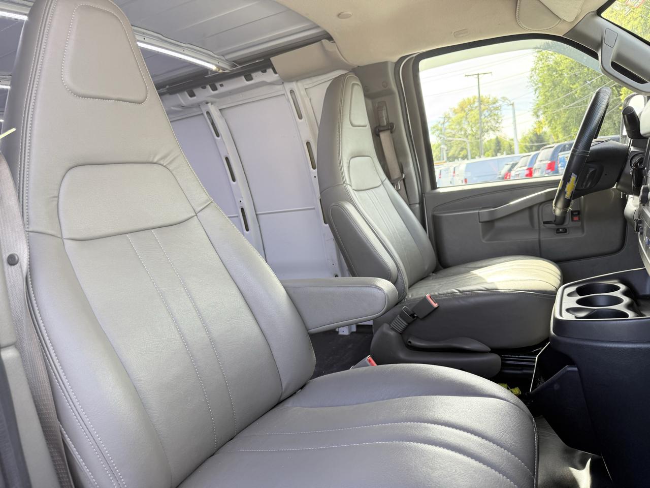 Chevrolet Express Cargo Van RWD 2500 135" 2023