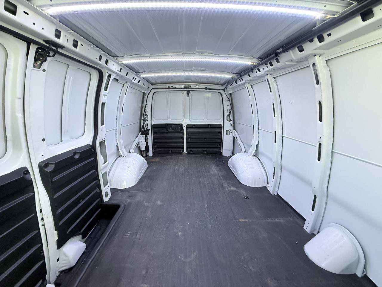 Chevrolet Express Cargo Van RWD 2500 135" 2023