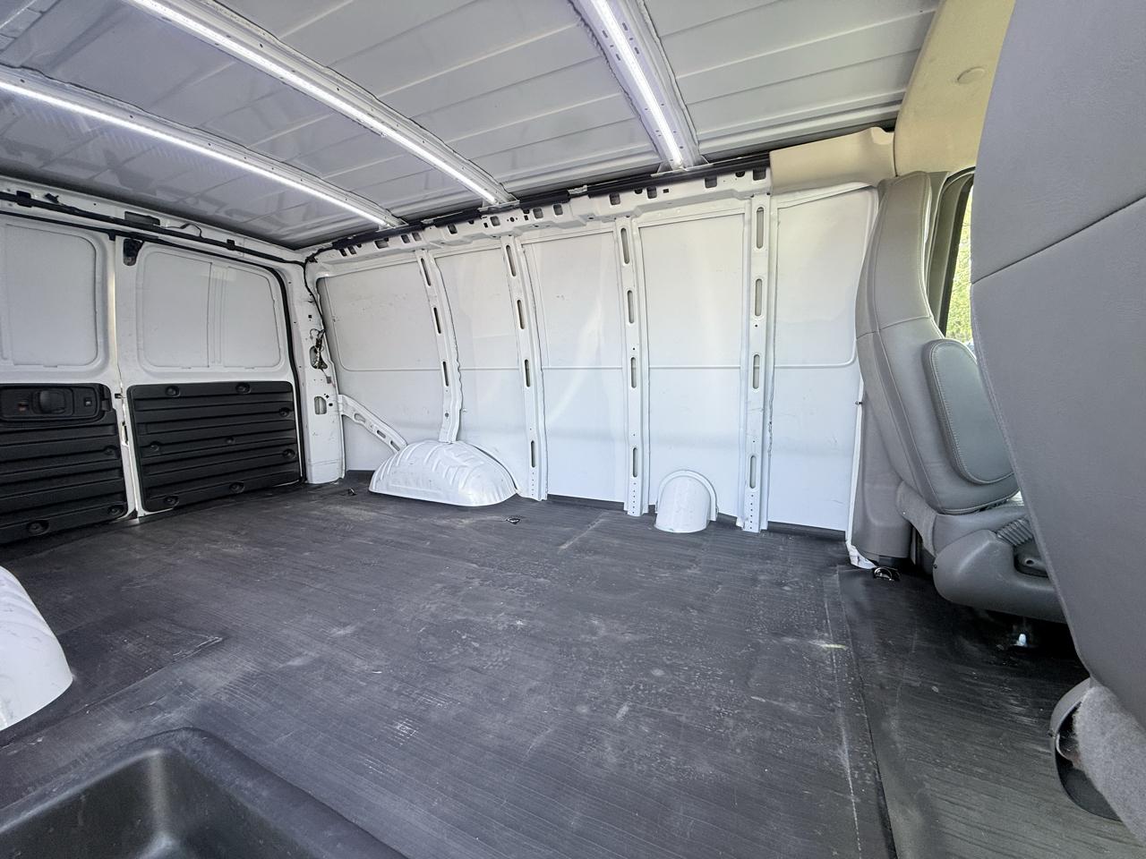 Chevrolet Express Cargo Van RWD 2500 135" 2023