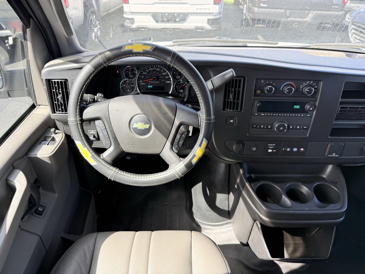 Chevrolet Express Cargo Van RWD 2500 135" 2023