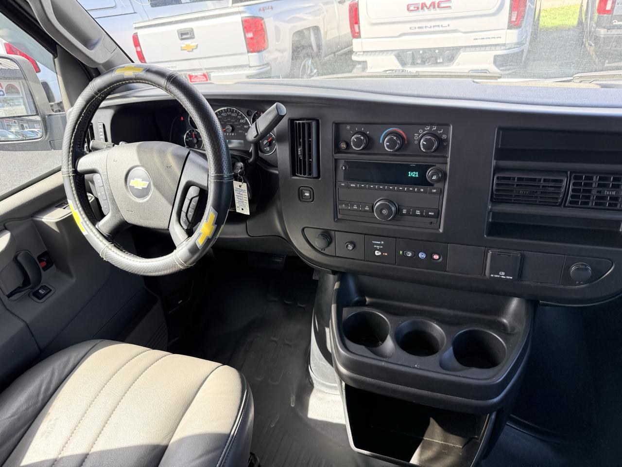 Chevrolet Express Cargo Van RWD 2500 135" 2023