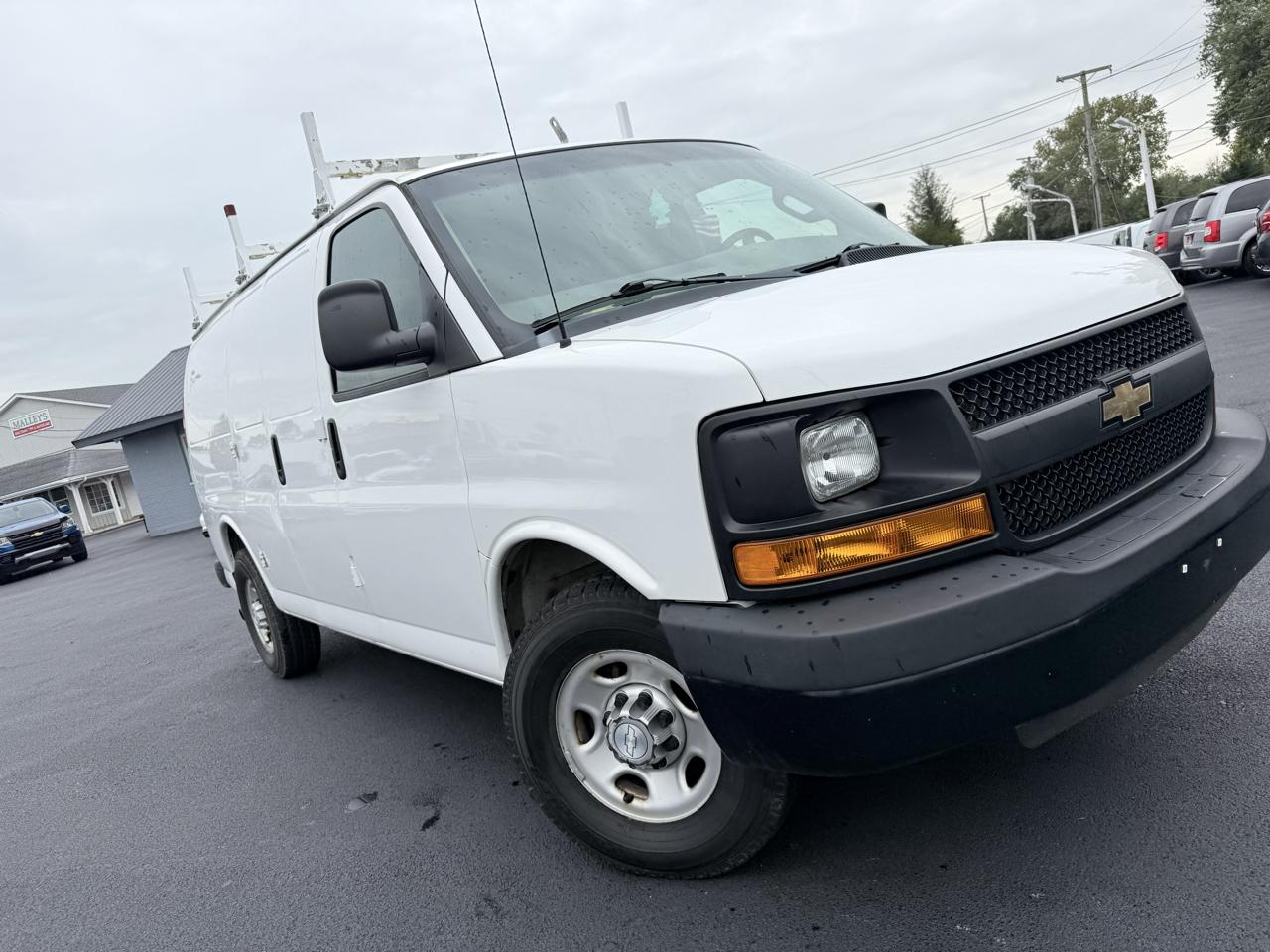 Chevrolet Express Cargo Van RWD 3500 135" 2016