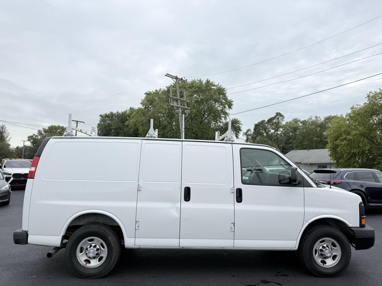 Chevrolet Express Cargo Van RWD 3500 135" 2016