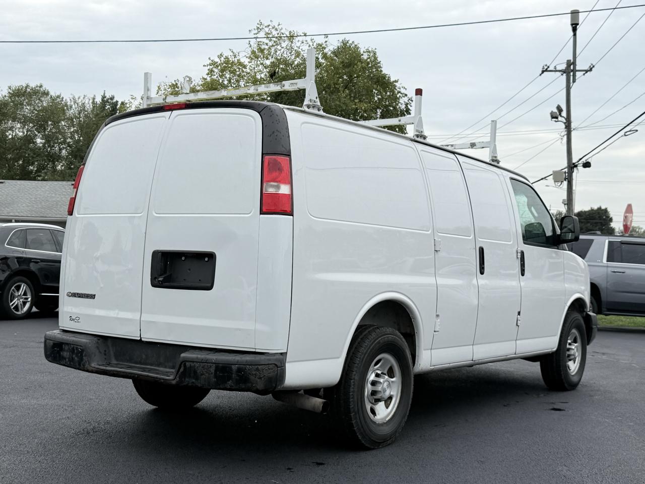 Chevrolet Express Cargo Van RWD 3500 135" 2016