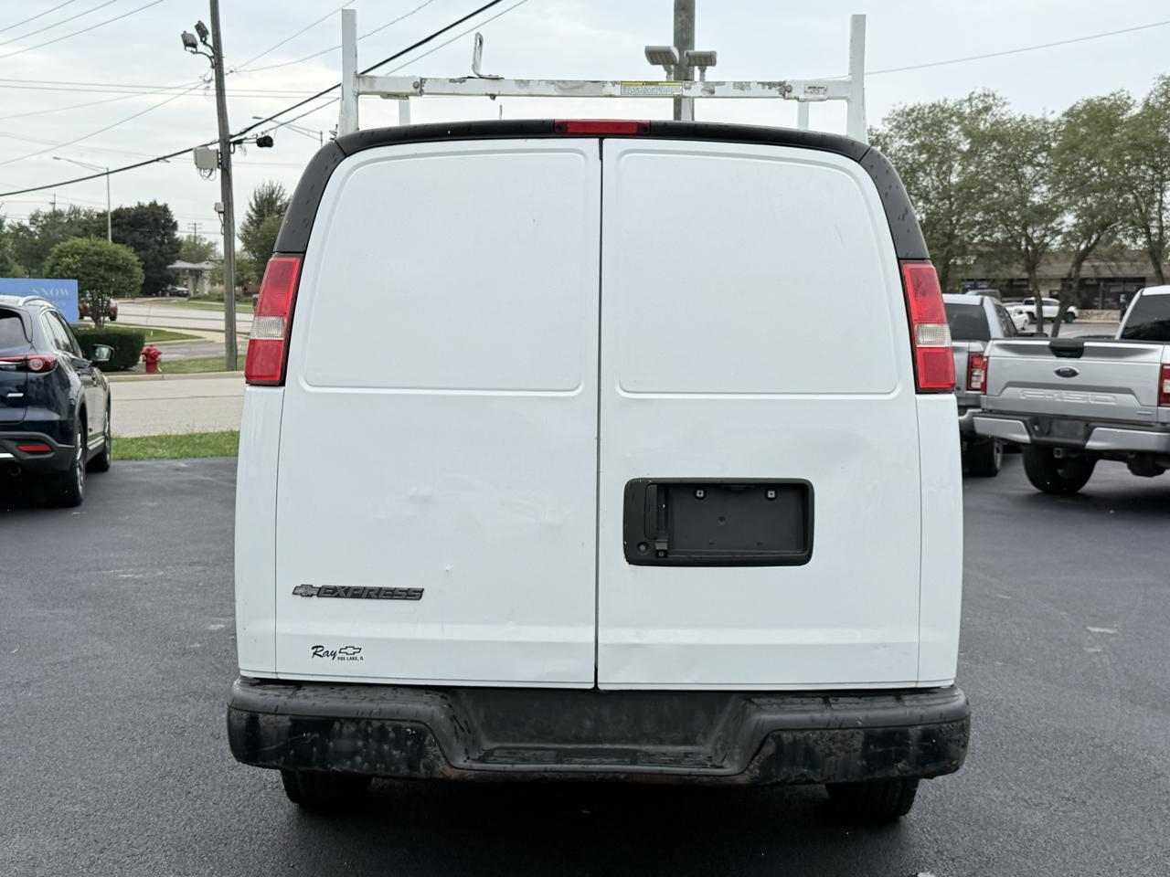 Chevrolet Express Cargo Van RWD 3500 135" 2016
