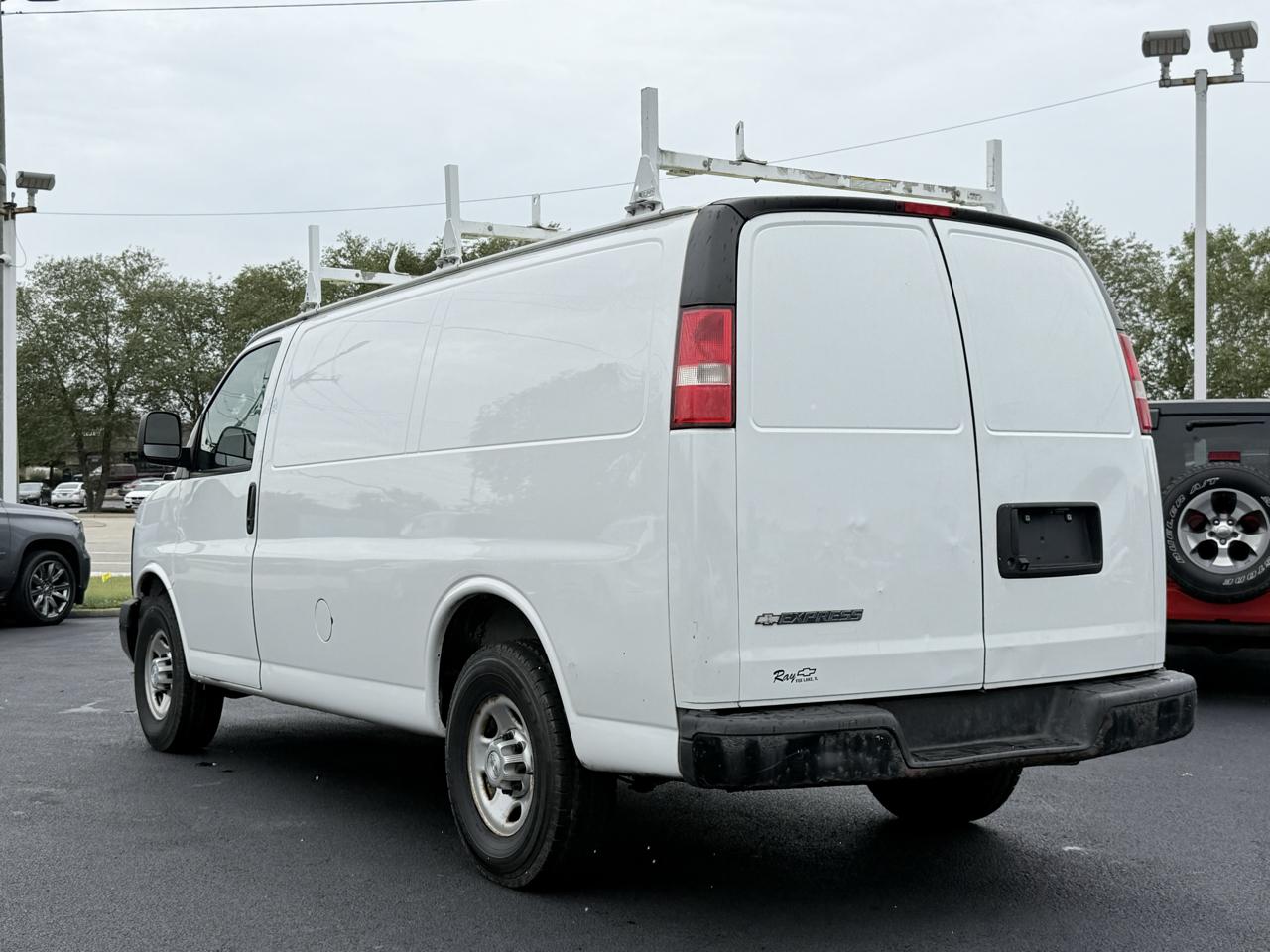 Chevrolet Express Cargo Van RWD 3500 135" 2016