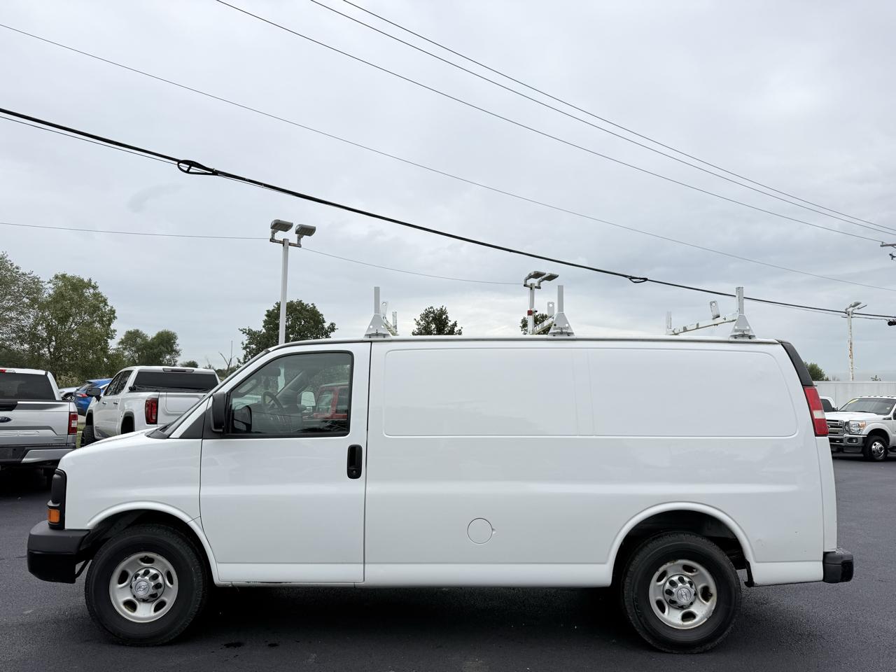 Chevrolet Express Cargo Van RWD 3500 135" 2016