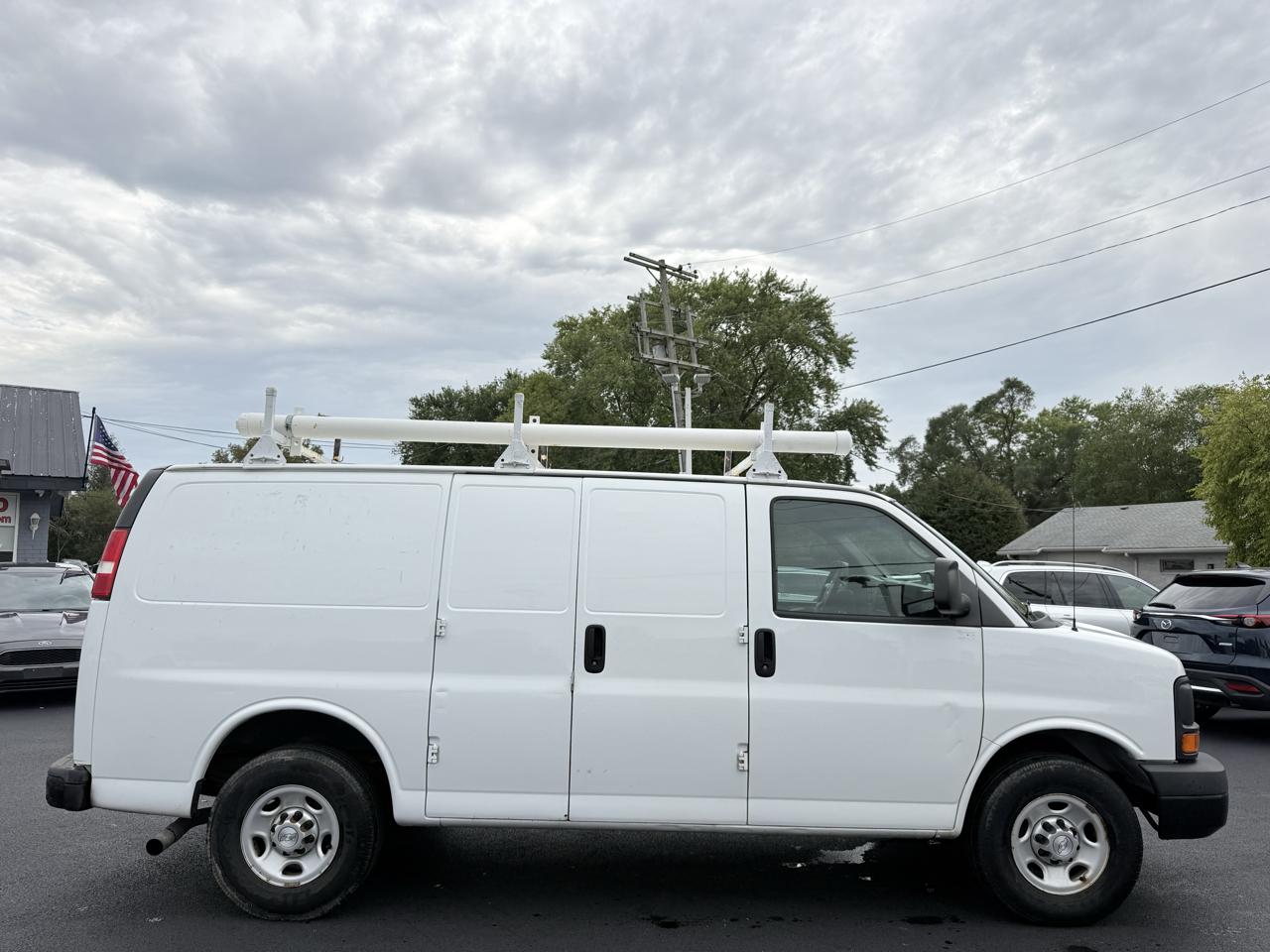 Chevrolet Express Cargo Van RWD 2500 135" 2015