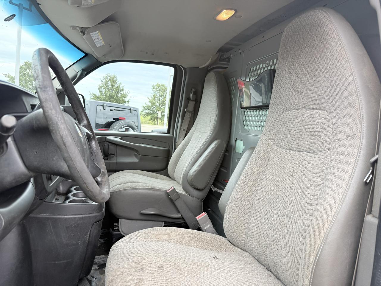 Chevrolet Express Cargo Van RWD 2500 135" 2015