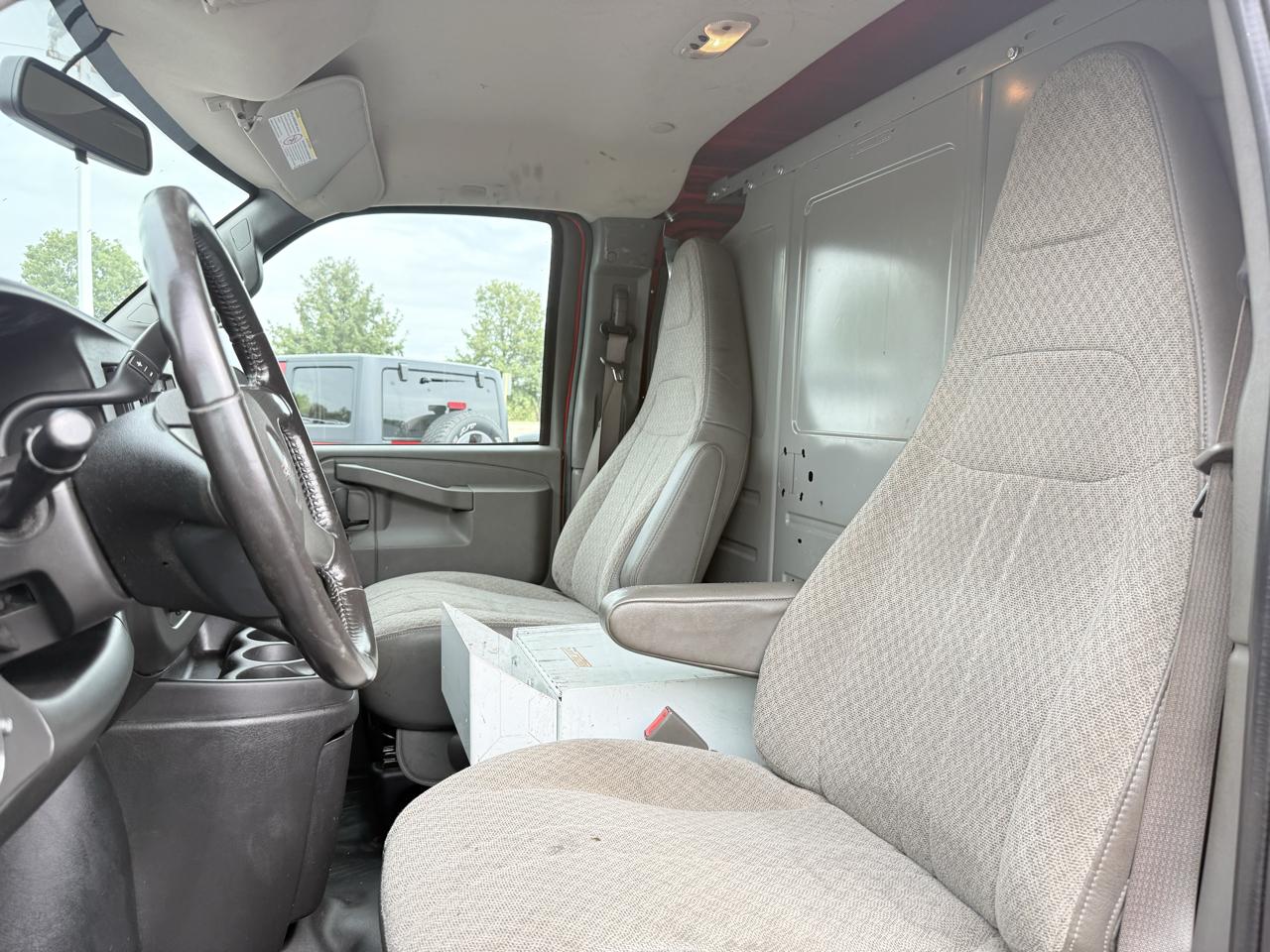 GMC Savana Cargo Van RWD 3500 135" 2019