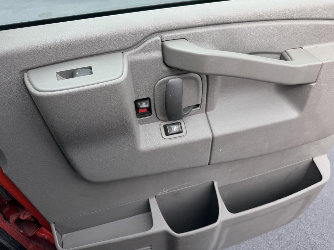GMC Savana Cargo Van RWD 3500 135" 2019