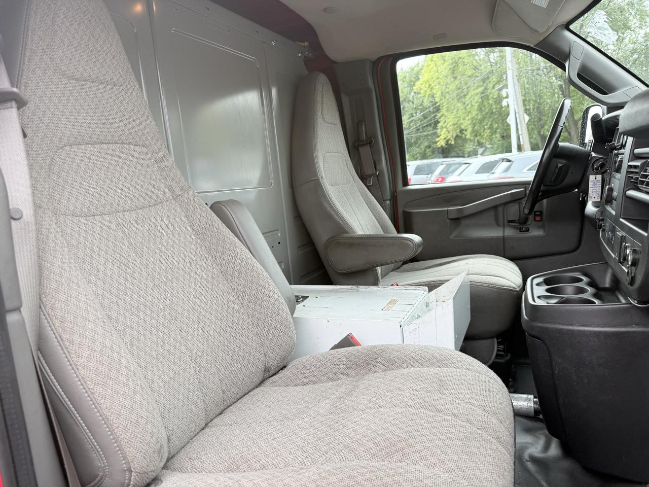 GMC Savana Cargo Van RWD 3500 135" 2019