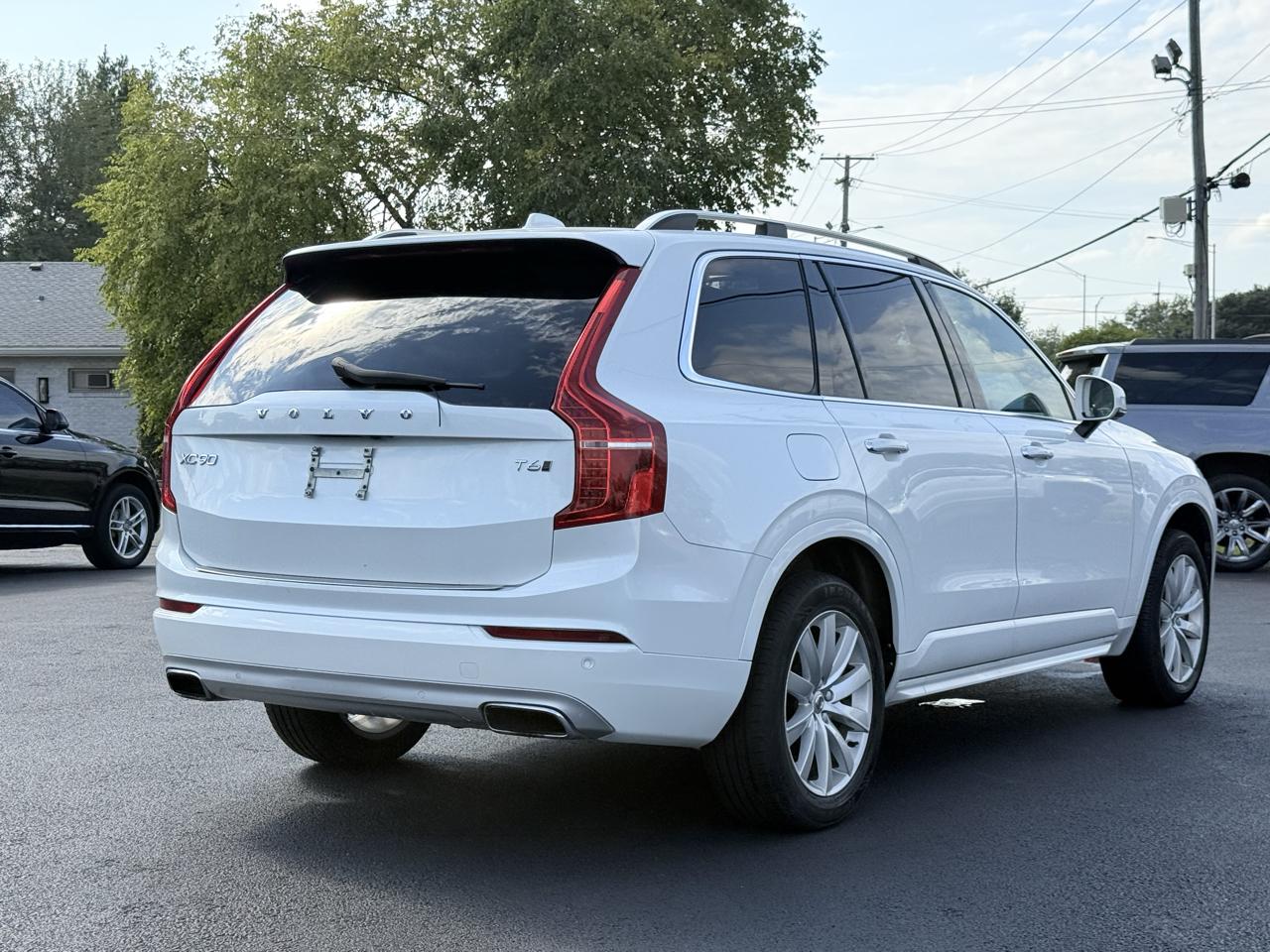 Volvo XC90 T6 AWD 7-Passenger Momentum 2017