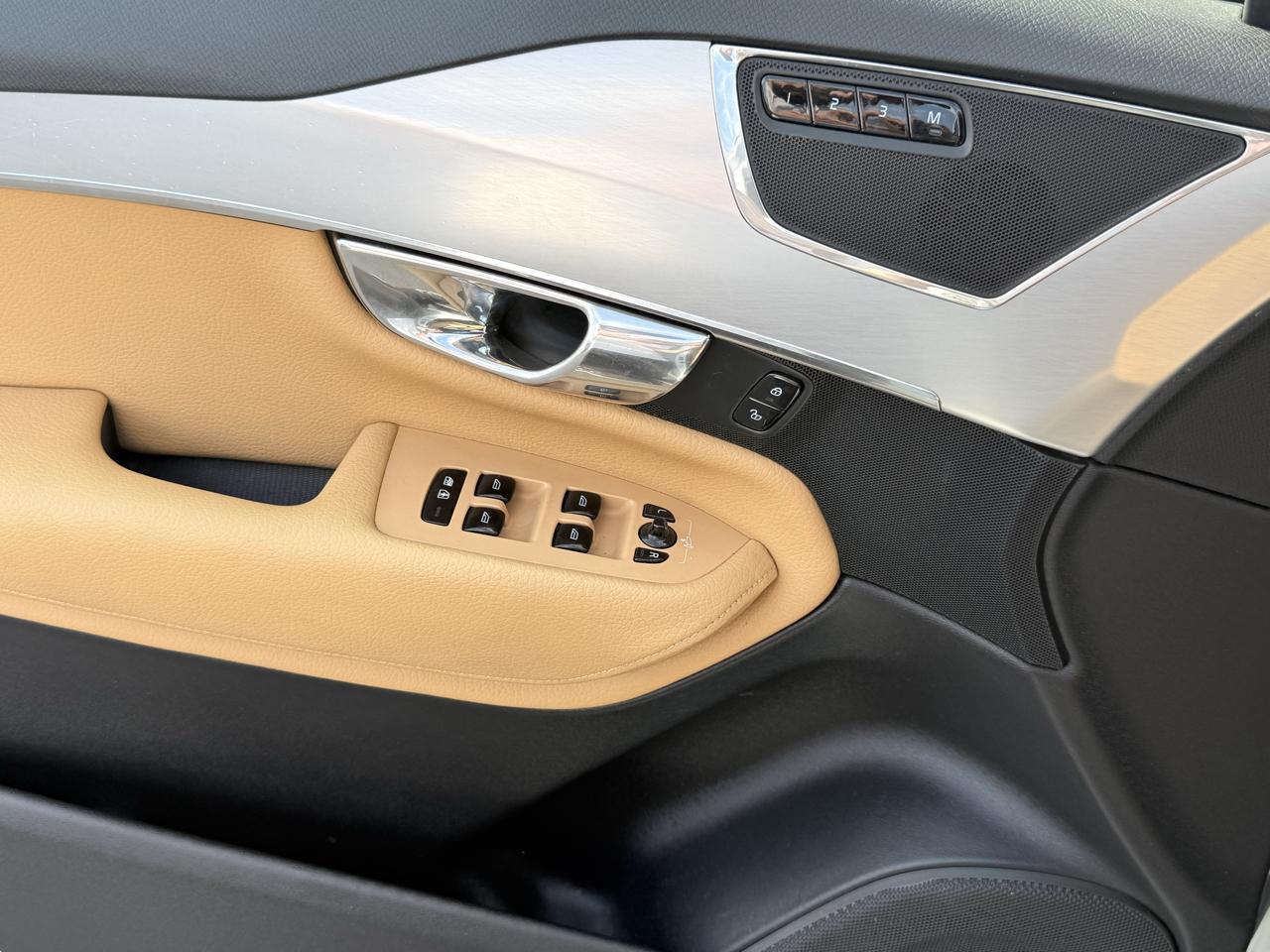 Volvo XC90 T6 AWD 7-Passenger Momentum 2017