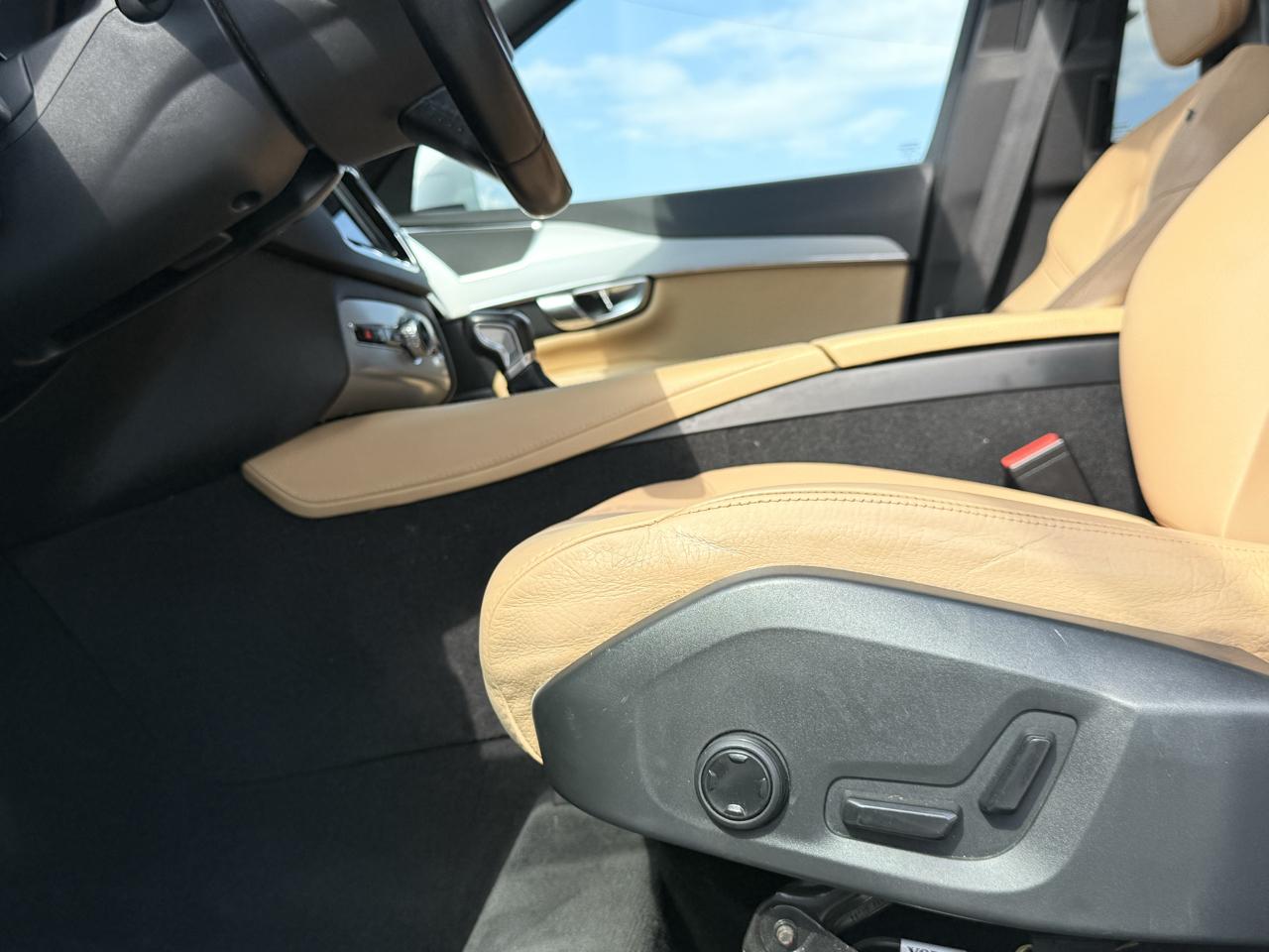 Volvo XC90 T6 AWD 7-Passenger Momentum 2017