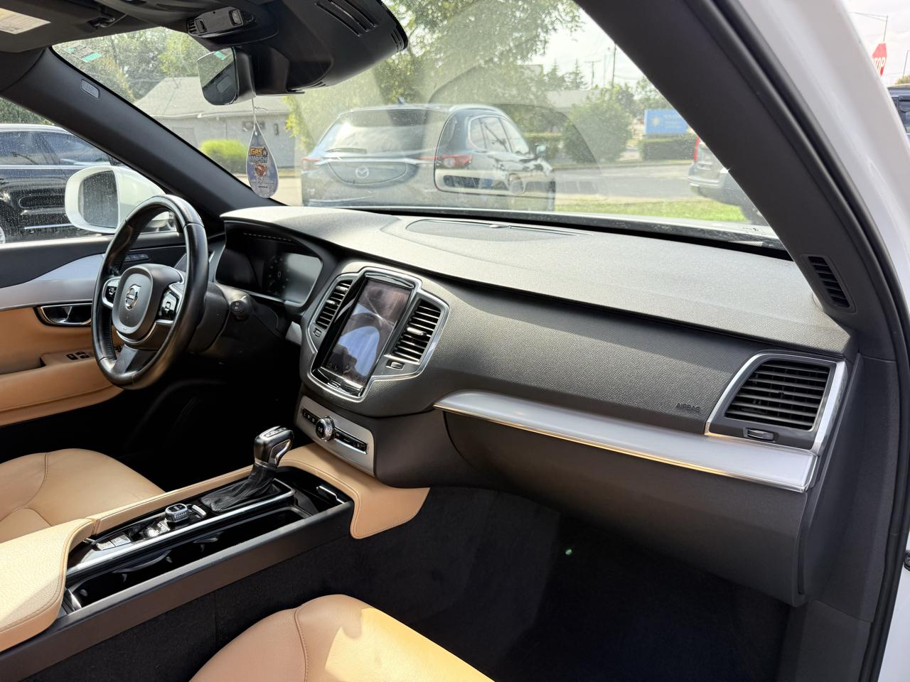 Volvo XC90 T6 AWD 7-Passenger Momentum 2017