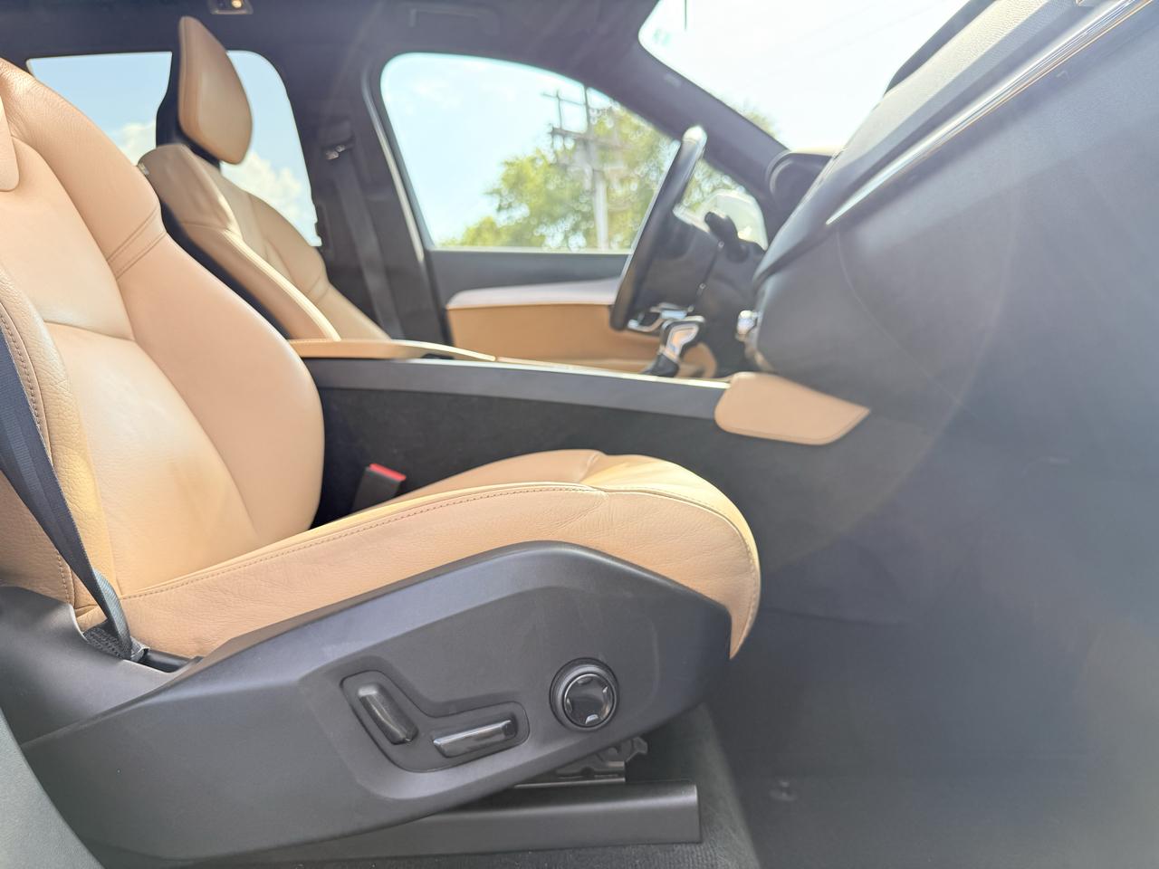 Volvo XC90 T6 AWD 7-Passenger Momentum 2017