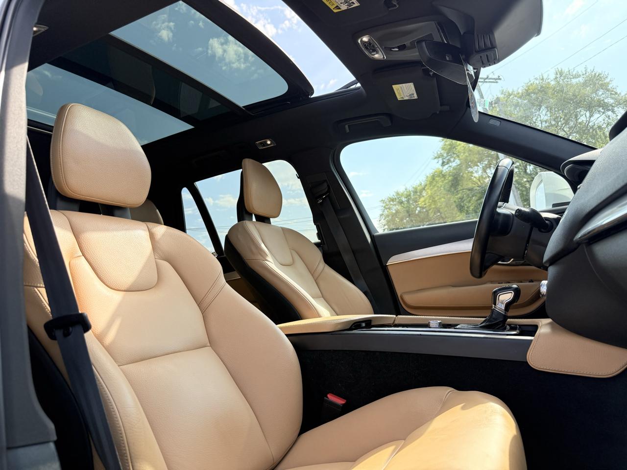 Volvo XC90 T6 AWD 7-Passenger Momentum 2017