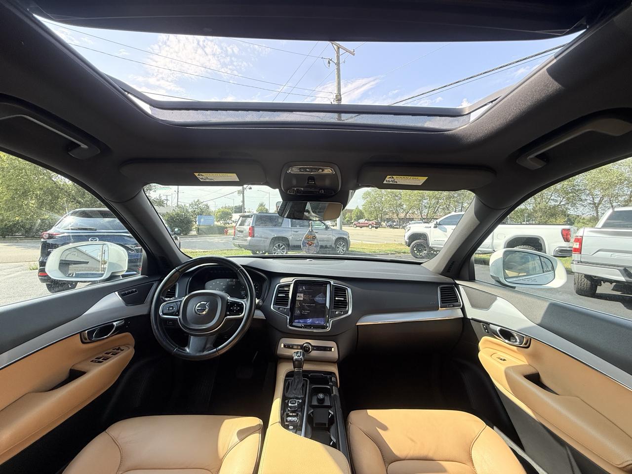 Volvo XC90 T6 AWD 7-Passenger Momentum 2017