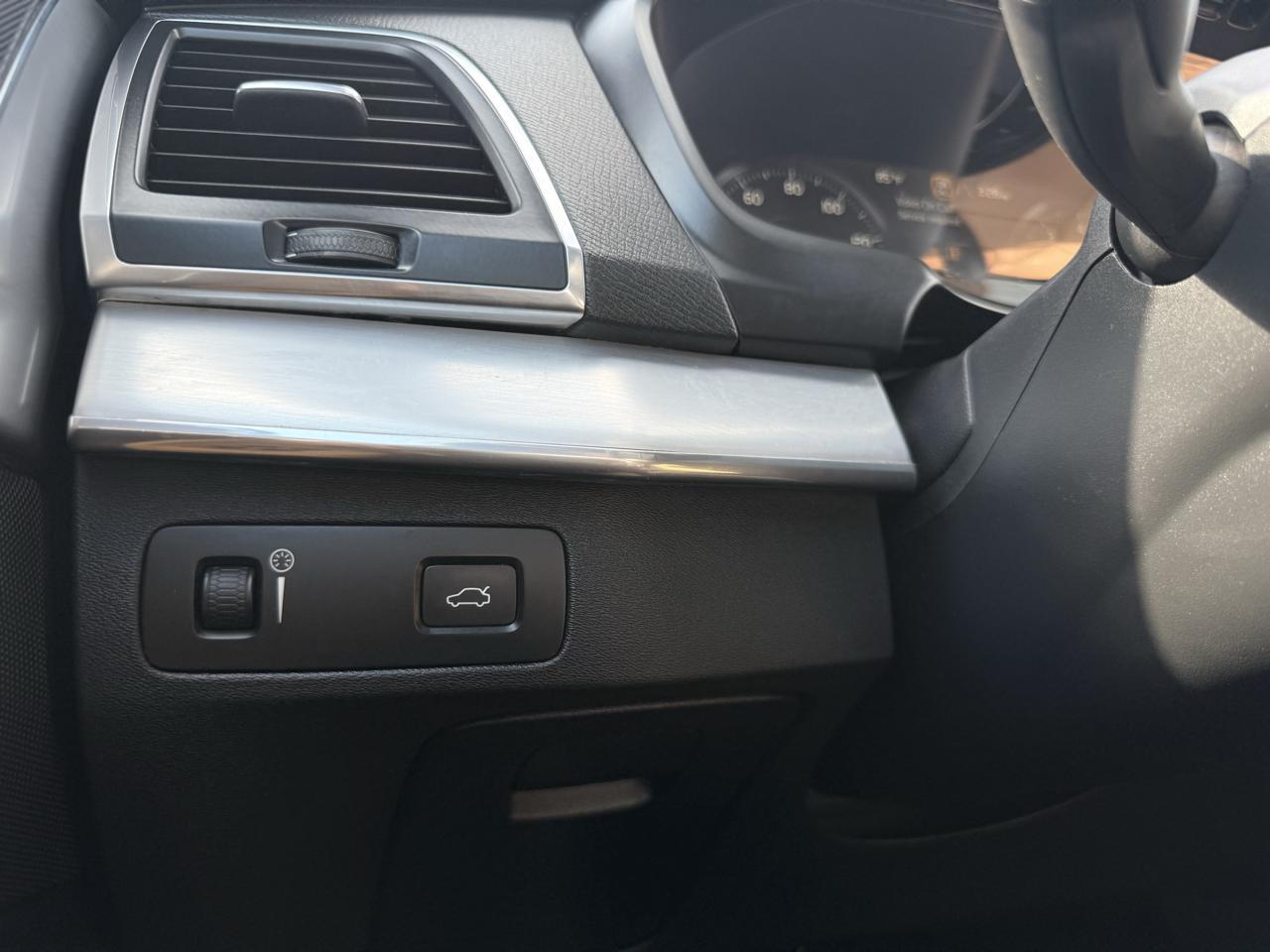 Volvo XC90 T6 AWD 7-Passenger Momentum 2017