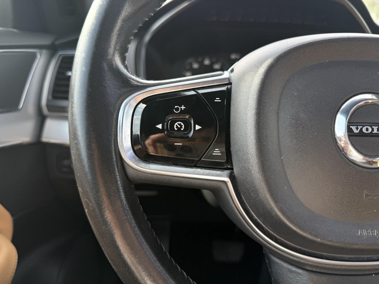 Volvo XC90 T6 AWD 7-Passenger Momentum 2017