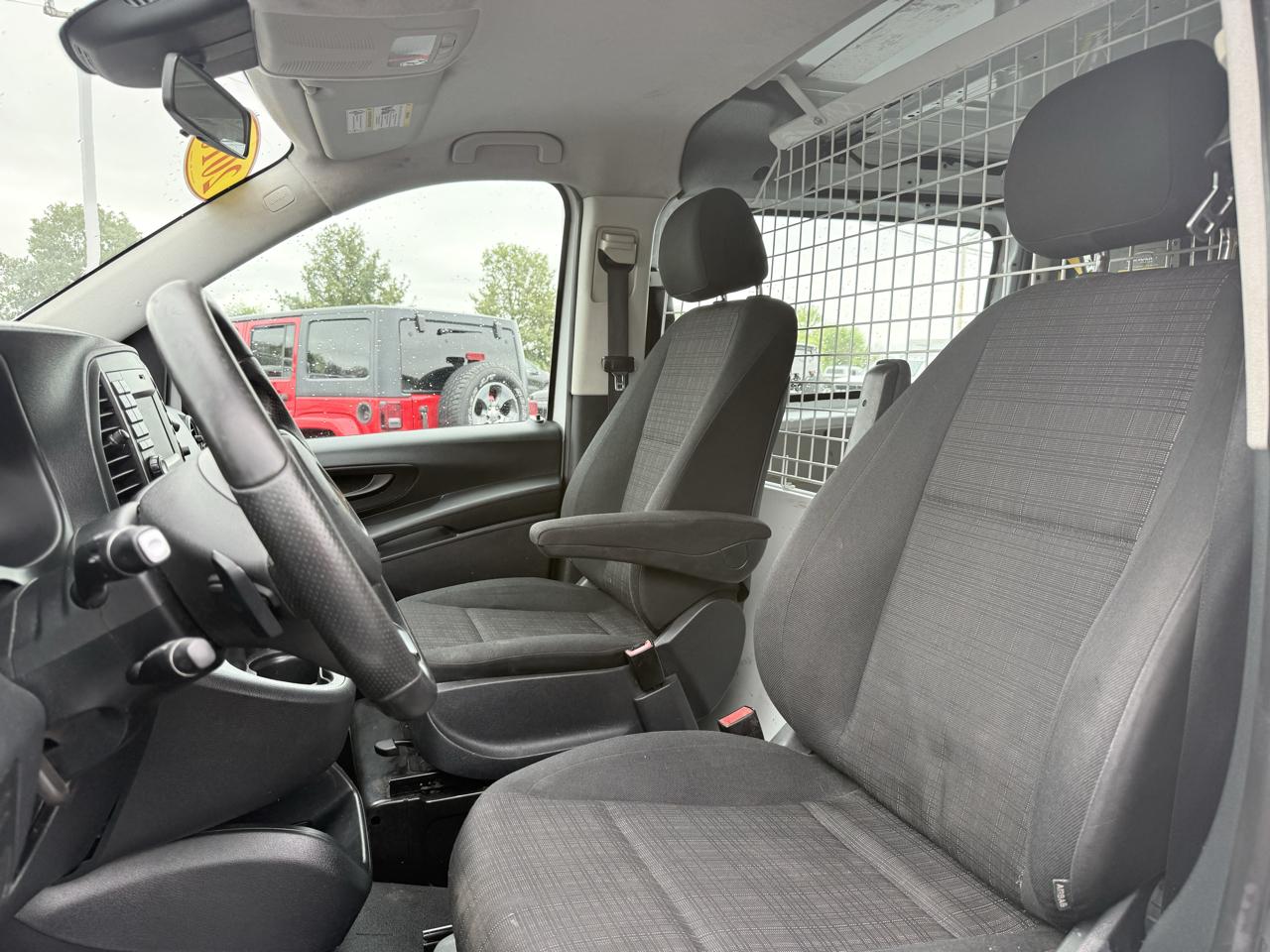 Mercedes-Benz Metris Cargo Van RWD 126" 2016