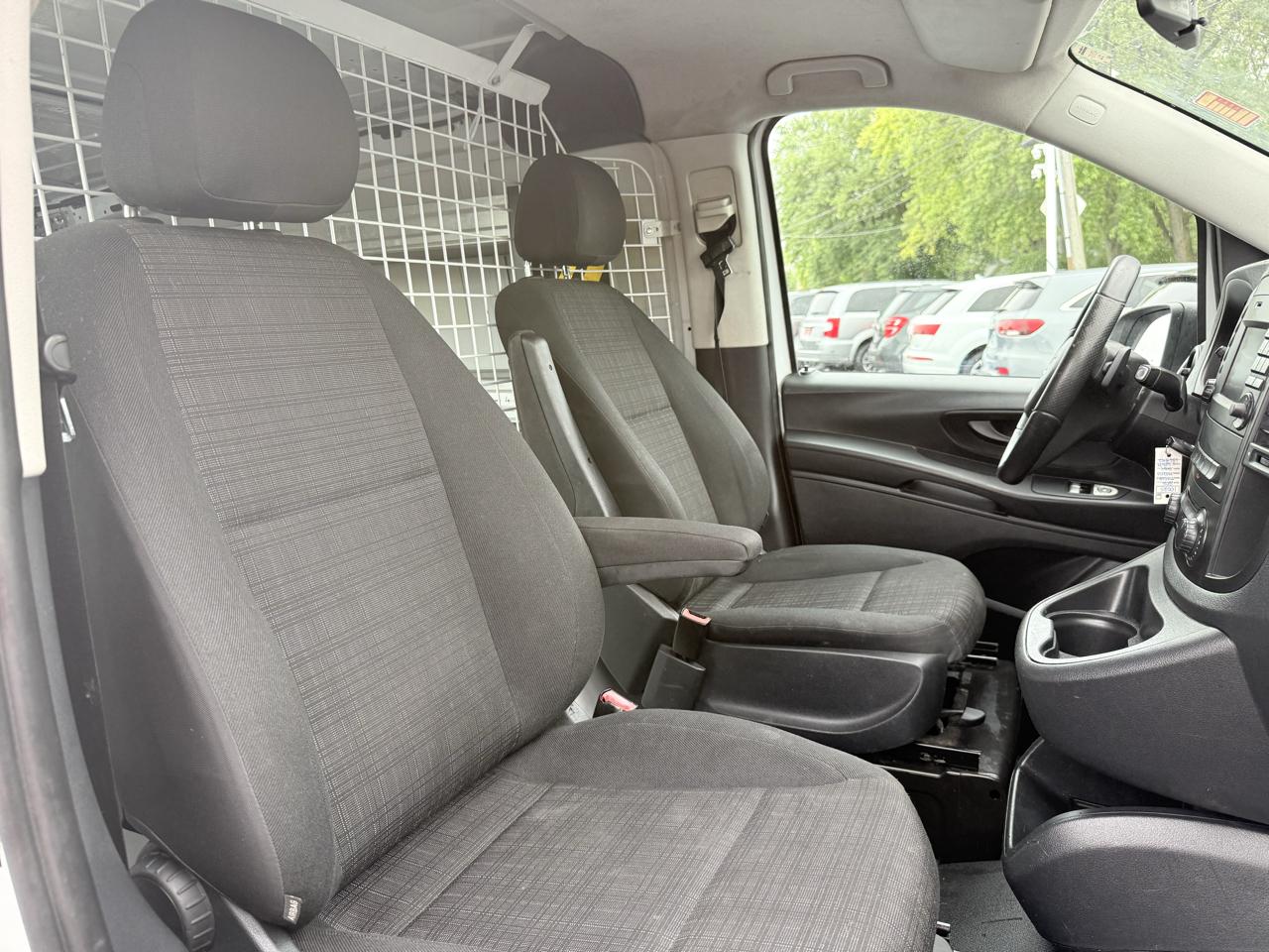 Mercedes-Benz Metris Cargo Van RWD 126" 2016