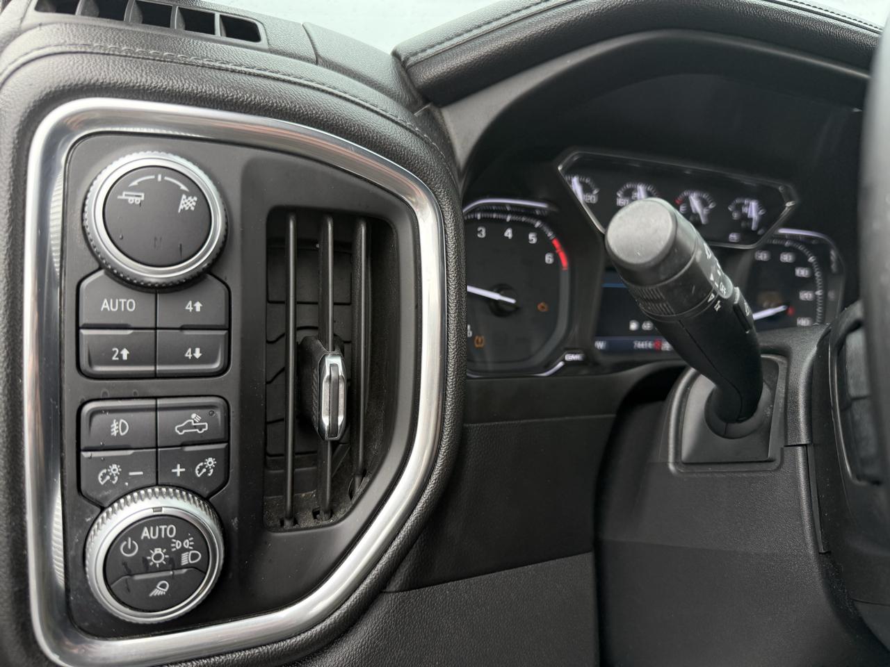 GMC Sierra 1500 4WD Crew Cab 147" SLT 2019
