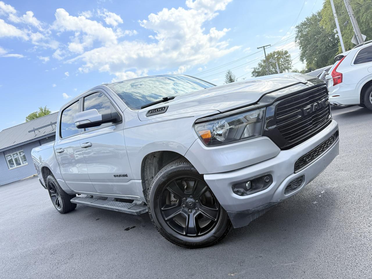 RAM 1500 Big Horn 4x4 Crew Cab 5'7" Box 2020